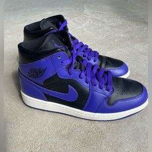 Jordan 1 Mid. Purple Black - Women’s.